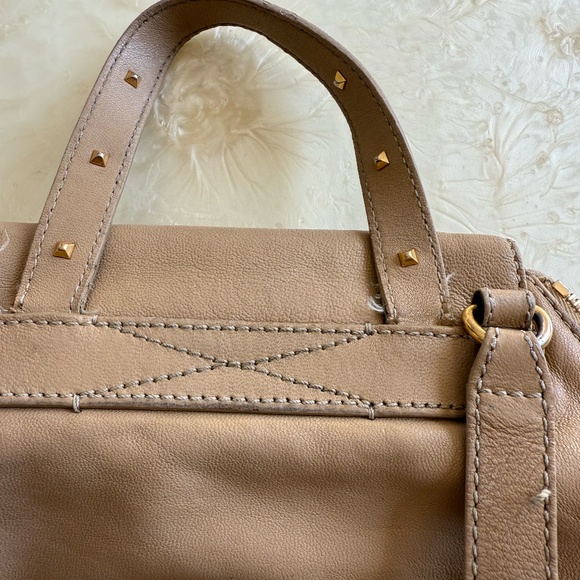 Marc Jacobs Adjustable Nude Leather Backpack With Lock Design - Picture 7 of 13